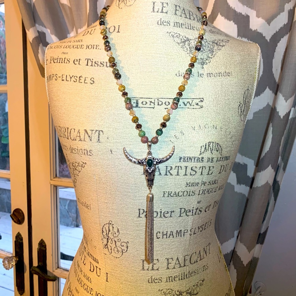 Country/Western Style Rope Necklace & Earring Set. Silver, 19.5” in length.